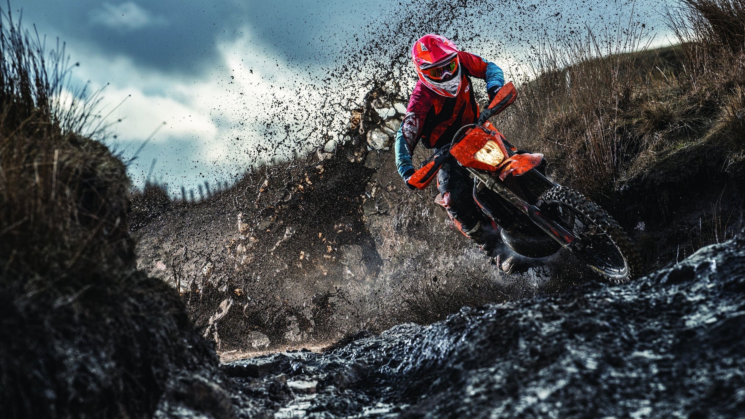 边路突破是否降低对锋线站位精准度依赖，足球边路突破